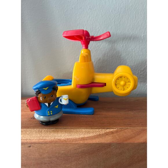 Vintage Fisher-Price Little People Pilot 2009 Yellow Blue Helicopter 2001 Works - Picture 3 of 13